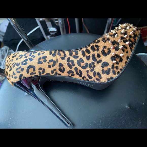 Leopard print 4 “ platform spike front stilettos. - Picture 5 of 6